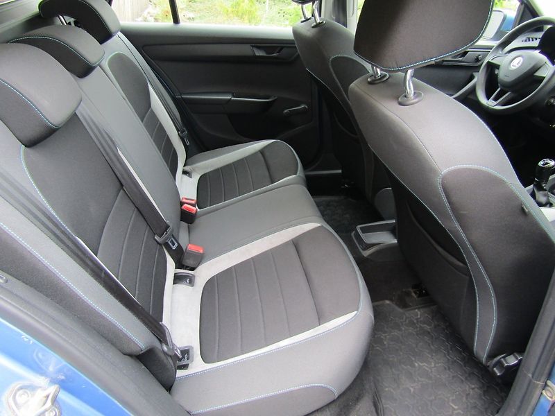 Škoda Fabia (2016) 1.2 TSI 66kW  ZIMNÍ+LETNÍ PNEU - fotka 24 z 36