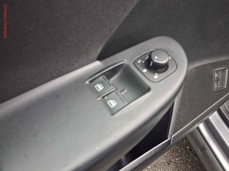 Volkswagen Passat (2006) 1.6i, autoAC, temp - fotka 13 z 15