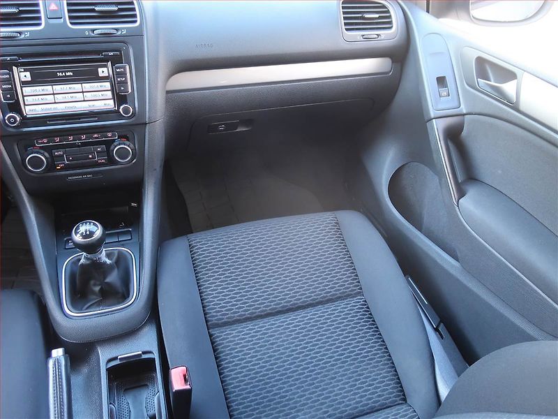 Volkswagen Golf (2010) 1.6 TDI, Serv.kniha - fotka 8 z 14