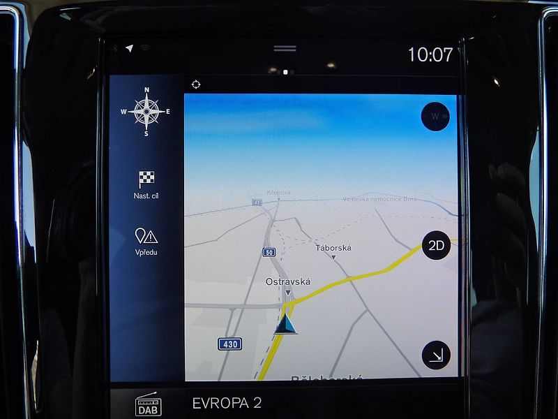 Volvo V60 2.0 T6 AWD PHEV Momentum - fotka 11 z 31