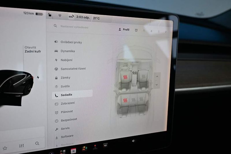 Tesla Model 3 (2019) AWD DUALMOTOR 350 KW LED Kamer - fotka 19 z 36