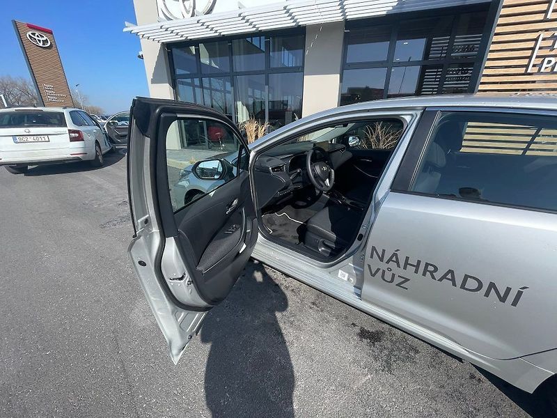 Toyota Corolla 1.8 Hybrid 140k Comfort Tech - fotka 12 z 27