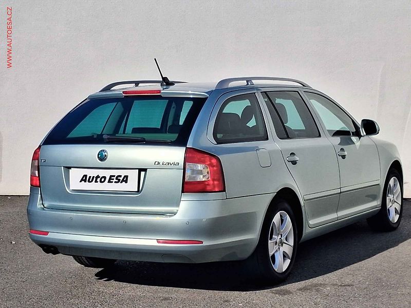 Škoda Octavia (2013) 1.4 TSi, Elegance, DSG, xenon - fotka 4 z 18