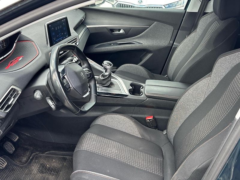 Peugeot 5008 Active, 7 míst - fotka 8 z 8