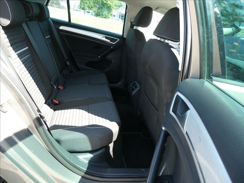 Volkswagen Golf 1,2 TSi 63kW CUP, 2.majitel - fotka 26 z 41