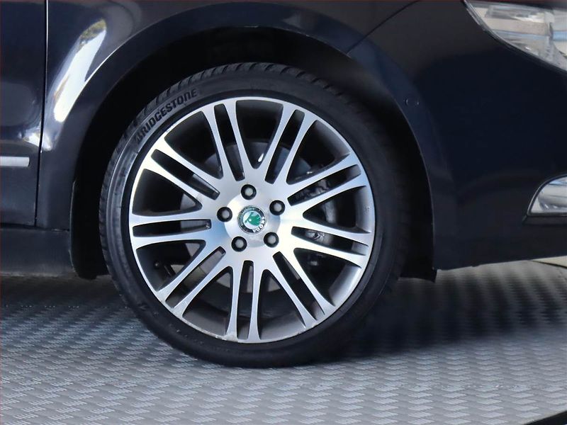 Škoda Superb (2011) Elegance 2.0 TDI, 4X4 - fotka 15 z 22