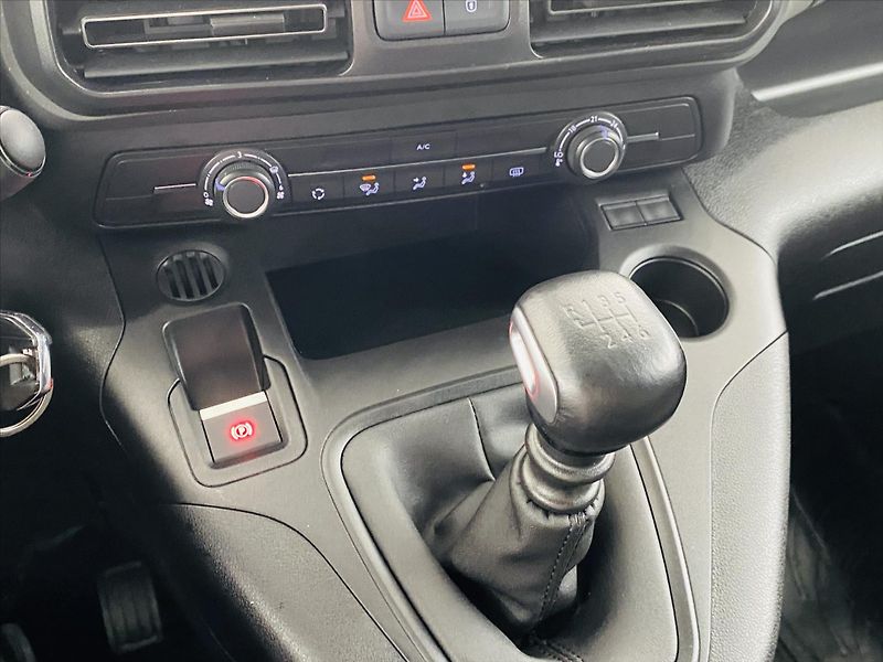 Citroën Berlingo 1,5 HDI 75 kW 1. maj. ČR - fotka 21 z 26