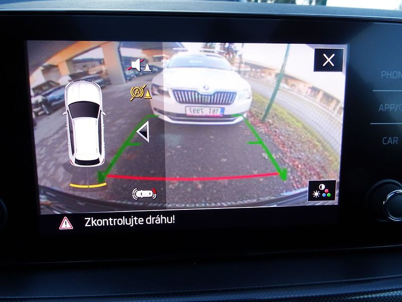 Škoda Kamiq 1.5TSI DSG Monte Carlo DPH - fotka 10 z 32