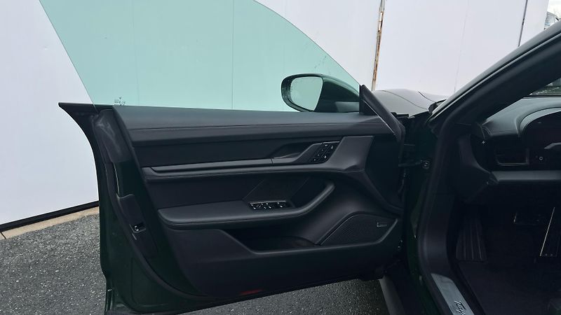 Porsche Taycan Sport Turismo - fotka 21 z 29