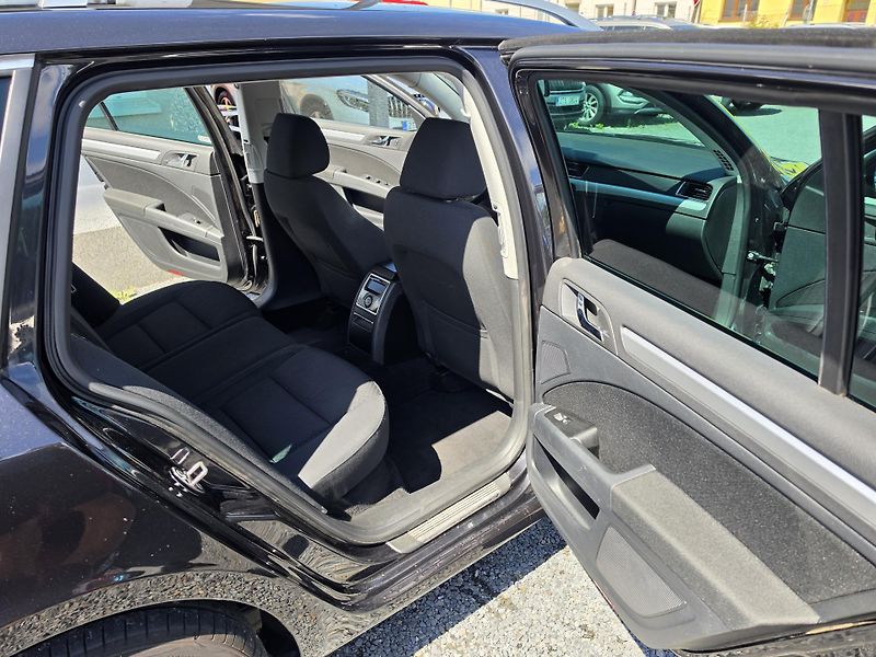 Škoda Superb 2.0 TDi DSG TZ Xenon - fotka 13 z 21