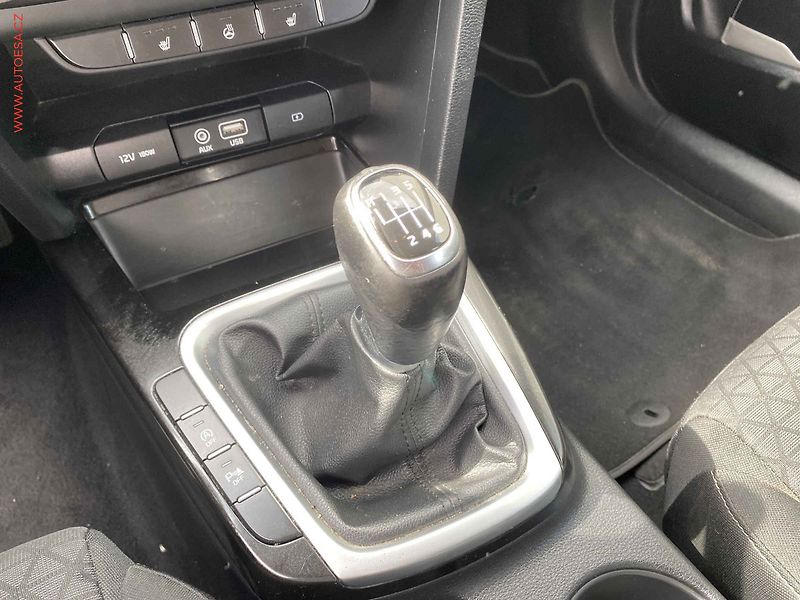 Kia Ceed (2019) 1.4 T-GDi, Vision, navi - fotka 16 z 19