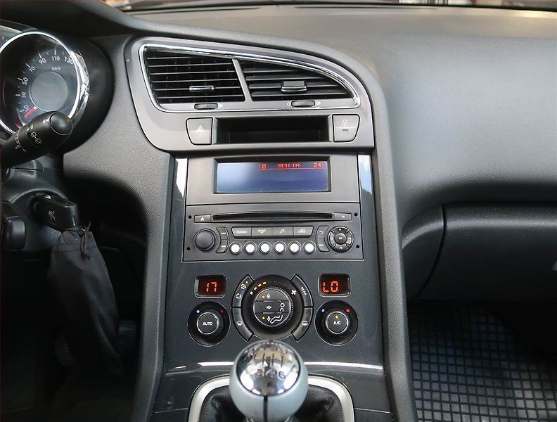 Peugeot 5008 (2013) 1.6 HDi, Tempomat - fotka 12 z 19