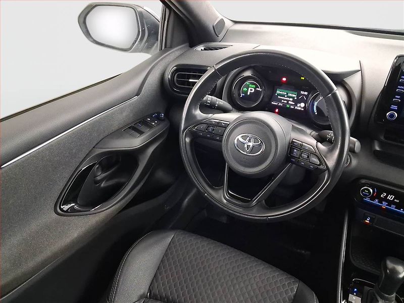 Toyota Yaris (2020) Kůže, Tempomat, Park. senzory, - fotka 7 z 19