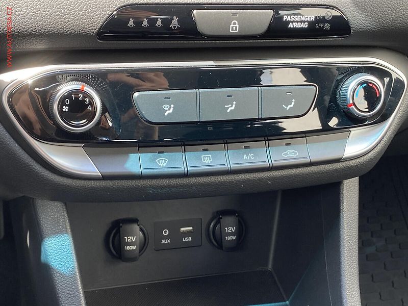 Hyundai i30 (2018) 1.0 TGDi, ČR, AC, tempo - fotka 15 z 18