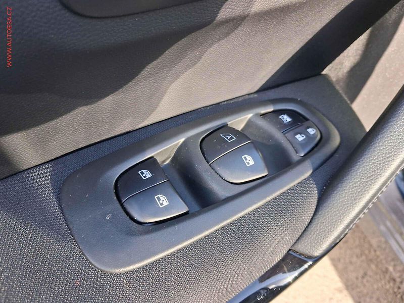 Renault Kadjar (2018) 1.2 TCe, Limited, navi - fotka 13 z 18