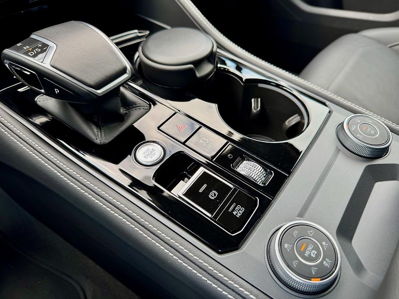 Volkswagen Touareg (2024) Model 2025, Kůže, VZDUCH,Tažné - fotka 25 z 40