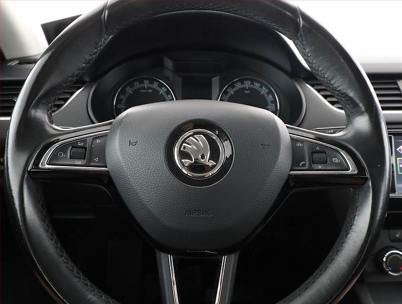 Škoda Octavia (2018) 1.6 TDI, Tempomat - fotka 8 z 16