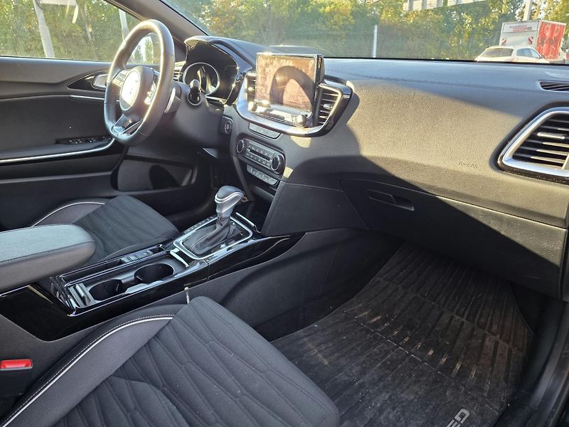 Kia ProCeed 1.5-AUTOMAT-NAVI-KAMERA - fotka 6 z 13