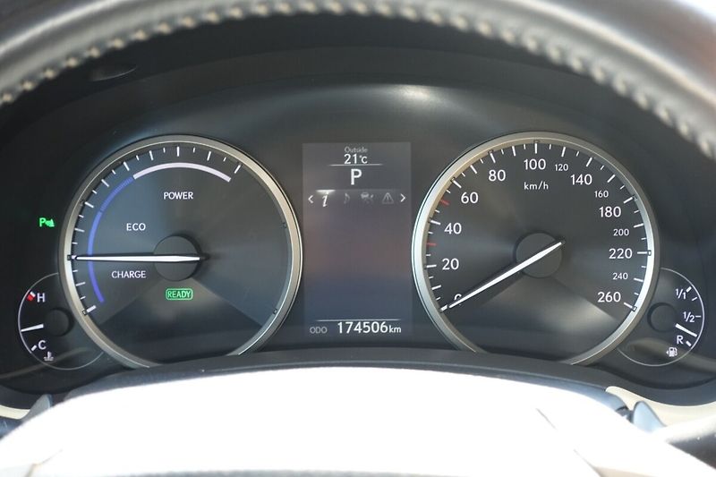 Lexus NX 300h NX300h AWD DC Executive Plus S - fotka 28 z 35