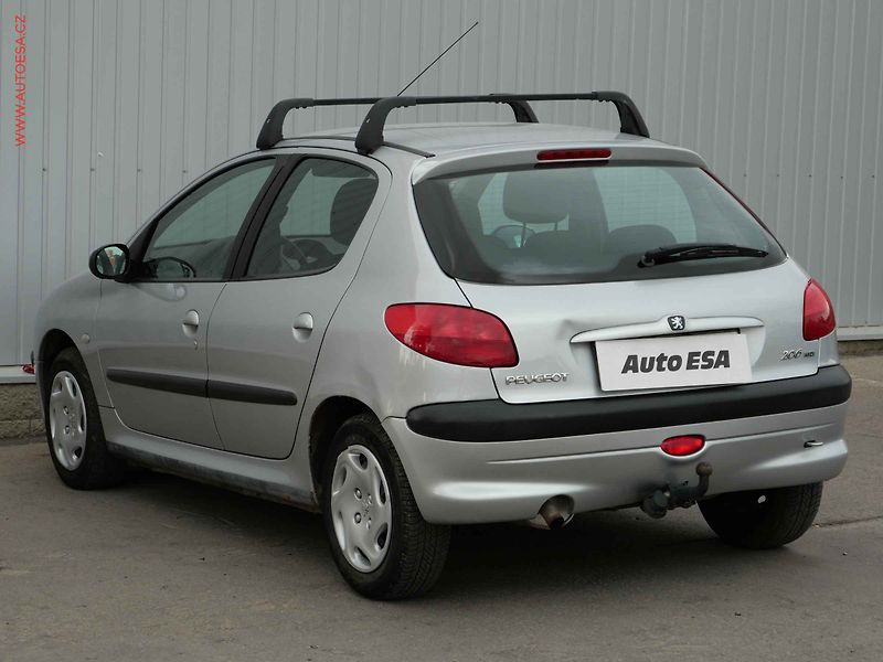Peugeot 206 (2003) 1.4HDi, 2.maj,ČR, AC, tažné - fotka 6 z 12