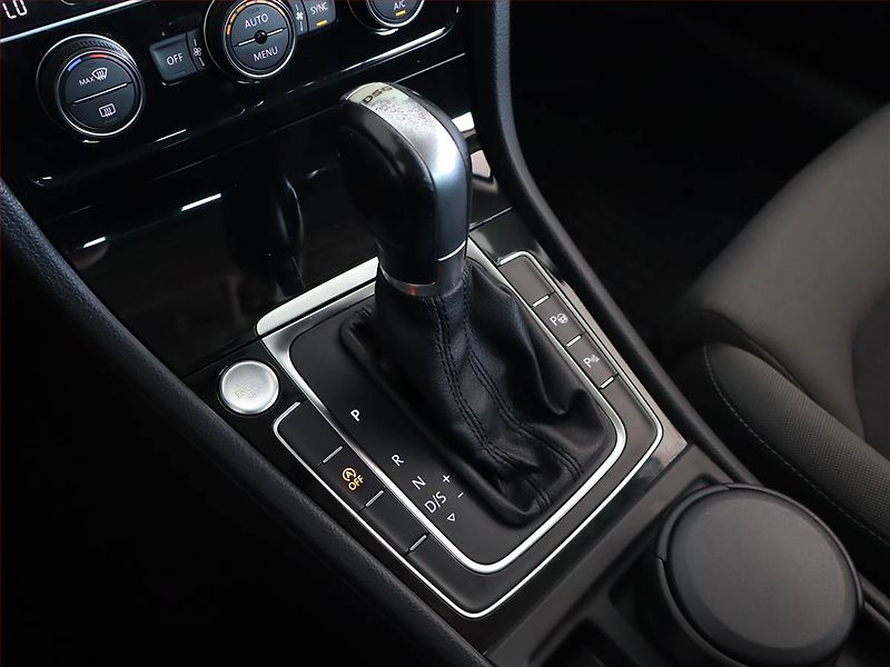 Volkswagen Golf (2017) 2.0 TDI, Automat, Kůže - fotka 13 z 21