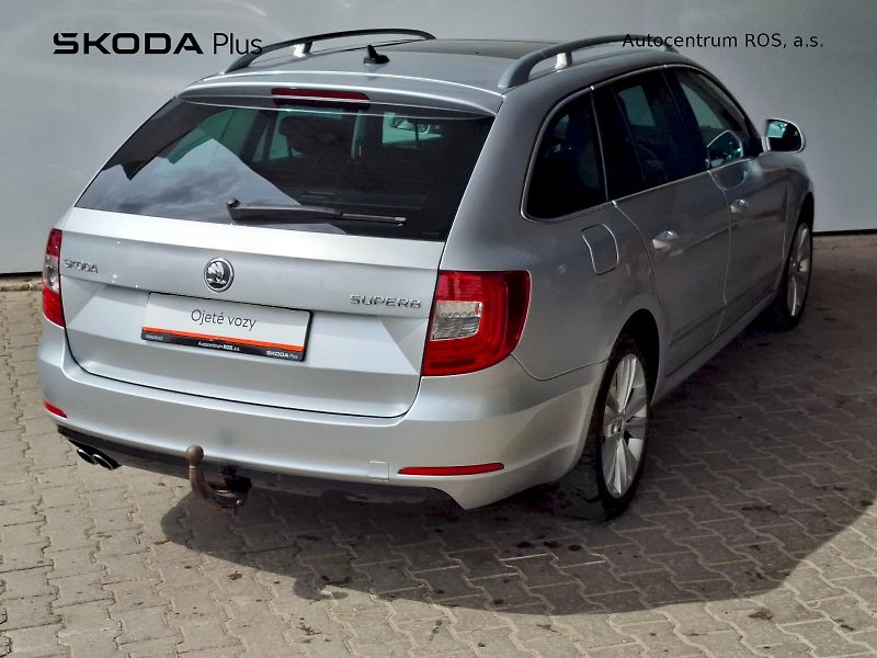 Škoda Superb (2013) combi  ELEGANCE L4 103/2,0 DSG - fotka 2 z 26