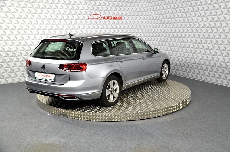 Volkswagen Passat (2023) 2.0 TDI 110 Elegance Variant - fotka 5 z 23
