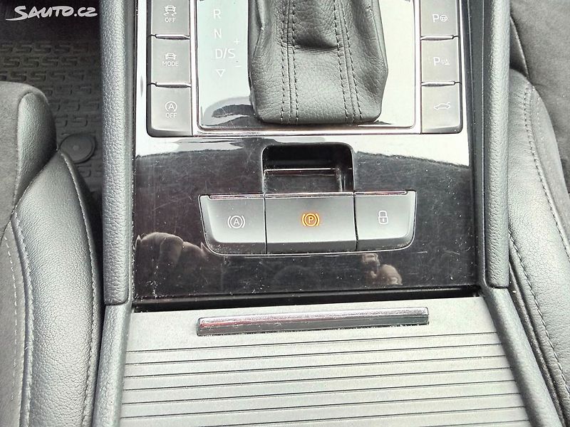 Škoda Superb 2.0 TDI 140kW - fotka 18 z 33