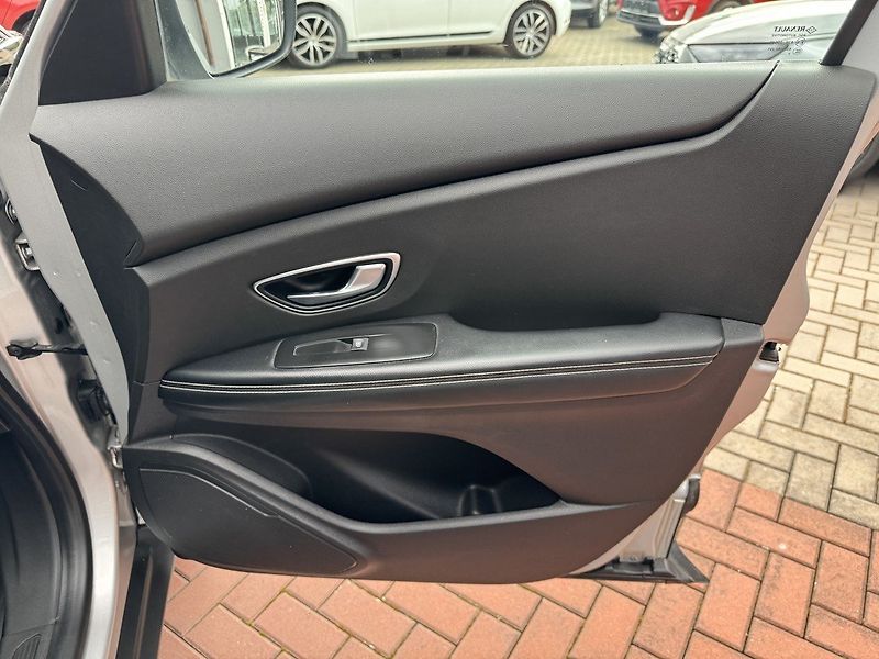 Renault Scénic (2017) 1.5dCi Navi Digi Klima - fotka 16 z 45