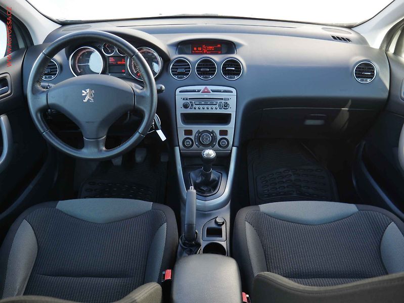 Peugeot 308 (2010) 1.6i, 1.maj,ČR, AC, tempo - fotka 8 z 17