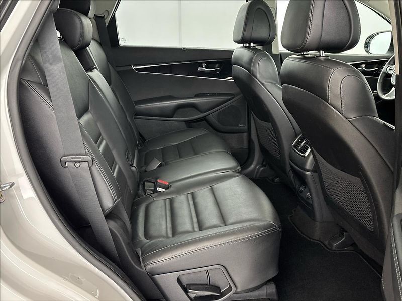 Kia Sorento Exclusive 6AT 4x4 2,2 CRDi - fotka 27 z 42