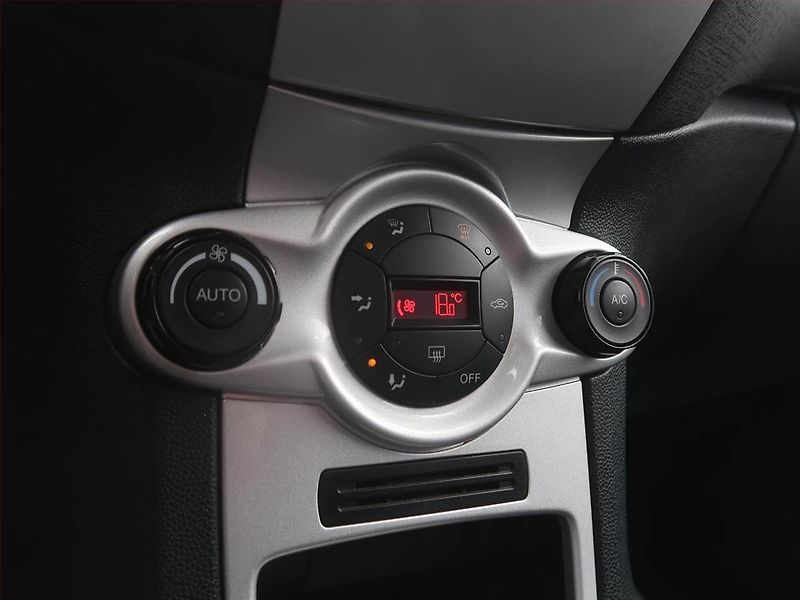 Ford Fiesta (2012) Titanium 1.4, Serv.kniha - fotka 15 z 15