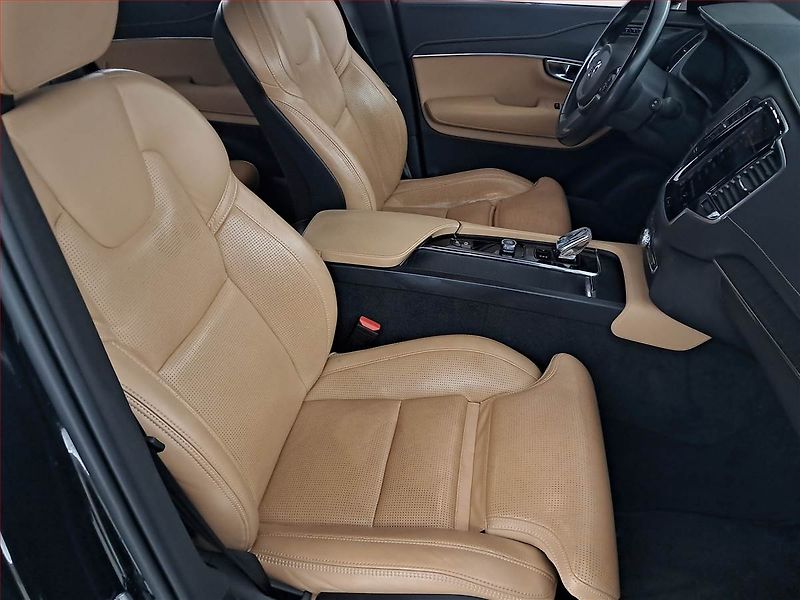 Volvo XC90 (2021) B5 AWD - fotka 9 z 26