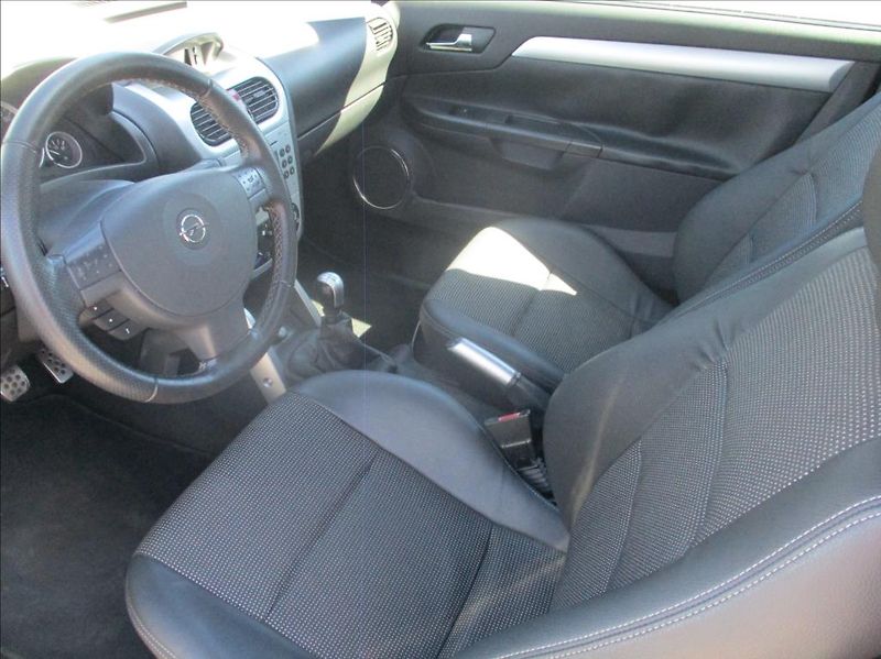 Opel Tigra 1,8 i,klima,serv.kniha, - fotka 20 z 36