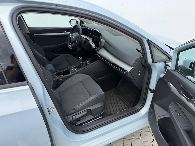 Volkswagen Golf (2026) People 6G 1,5TSI - fotka 23 z 24