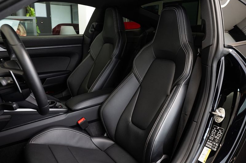 Porsche 911 (992.2) Carrera Pano/Bose/Spor - fotka 8 z 23
