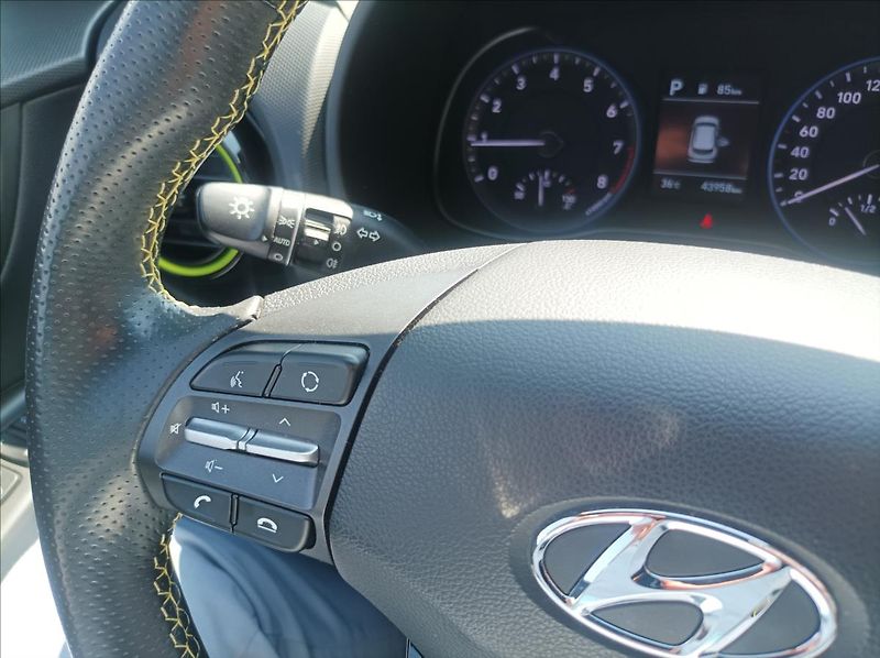 Hyundai Kona 1,6 Premium AUT. - fotka 15 z 21