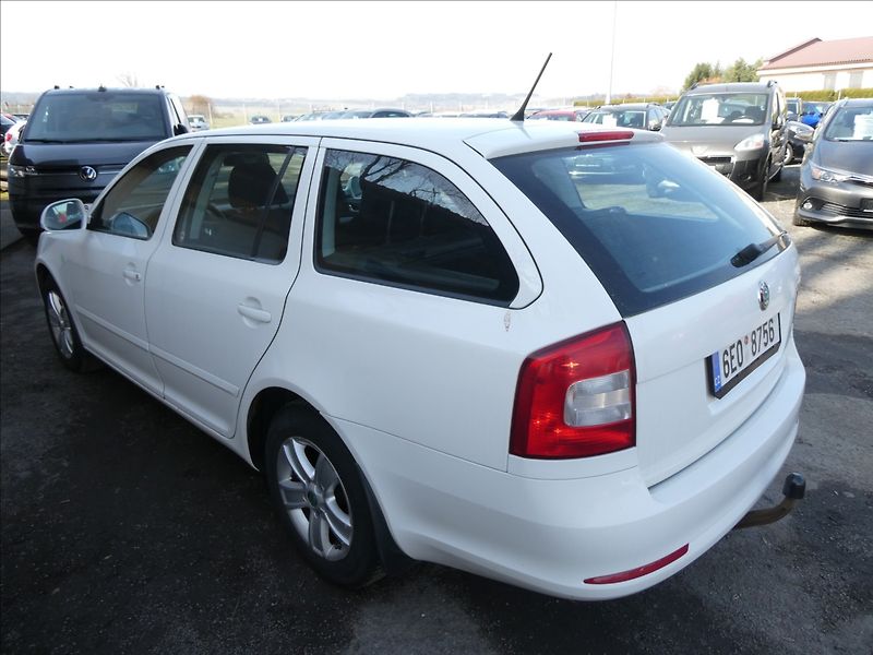 Škoda Octavia 1,6 TDI Greenline, po servise - fotka 7 z 50