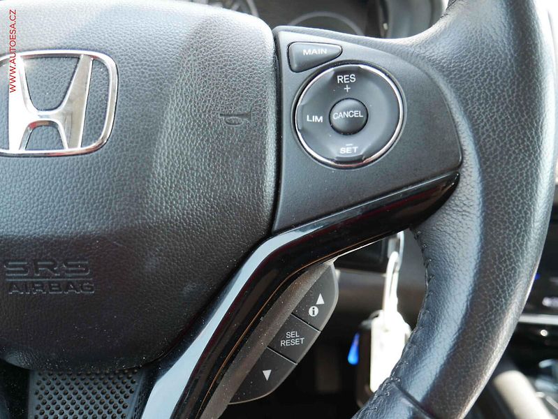 Honda HR-V (2016) 1.5 VTEC, 1.maj,ČR, AT, park - fotka 15 z 19
