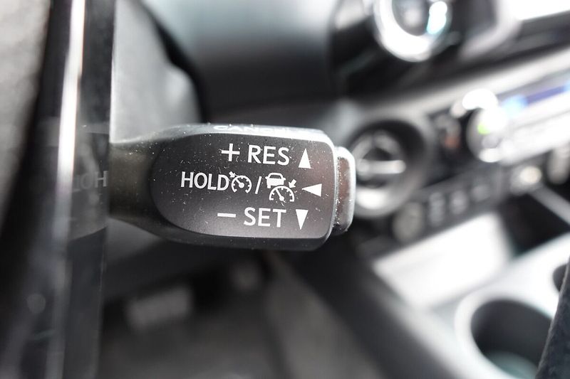 Toyota Hilux 2,8 D4-D Invincible Sport A/T - fotka 30 z 34