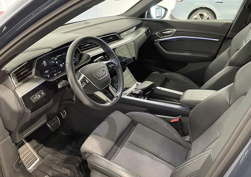 Audi Q8 e-tron 55 Q S-Line 360k Tažné SoH 94% - fotka 16 z 30