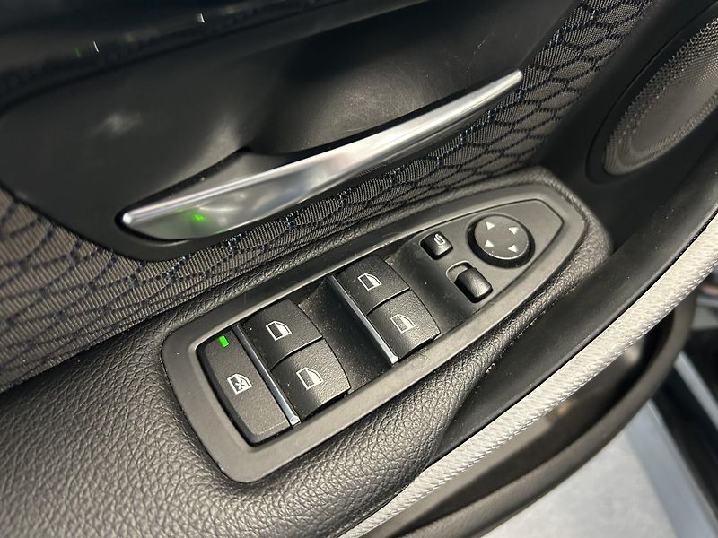 BMW Řada 3 (2017) 320d xDrive M SPORT HUD LED - fotka 8 z 29