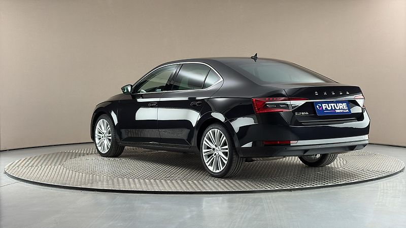 Škoda Superb 2.0 TSI DSG Style - fotka 2 z 31