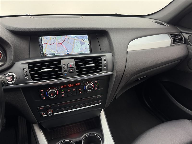BMW X3 2,0 4X4 DPH M 2XKOLA NAVI ČR - fotka 13 z 36