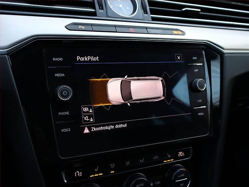Volkswagen Passat (2018) Highline 2.0 TDI, Kůže, Navi - fotka 15 z 18