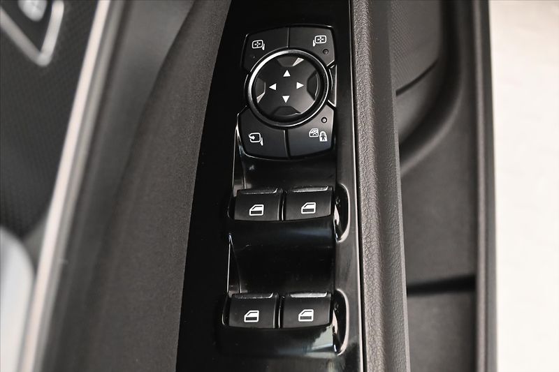Ford Mondeo 2,0 TDCi 110 kW AT8 Titanium Z - fotka 28 z 33