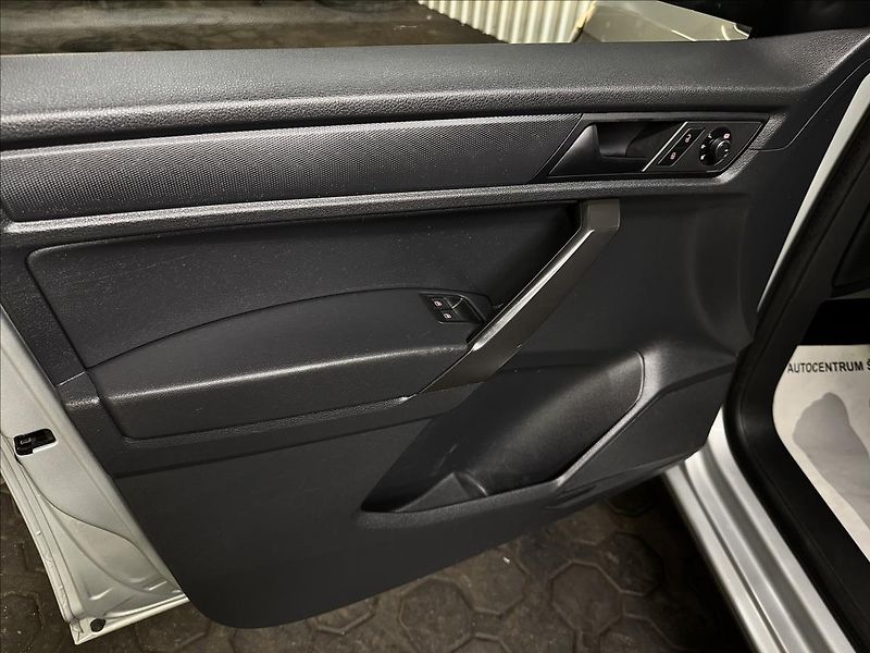Volkswagen Caddy 1.4TGI BMT DSG TAŽNÉ VÝHŘEV - fotka 14 z 36