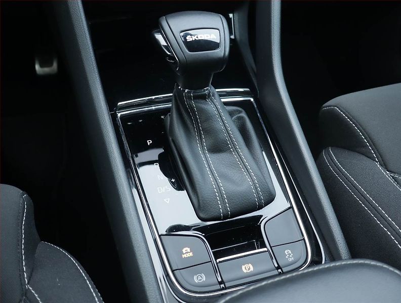 Škoda Karoq (2023) Sportline 1.5 TSI - fotka 13 z 24