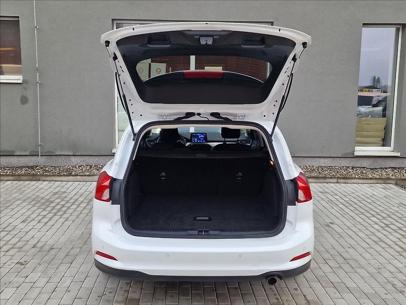 Ford Focus 1.5TDCi 88kW Titanium,ČR,1.Maj - fotka 40 z 48