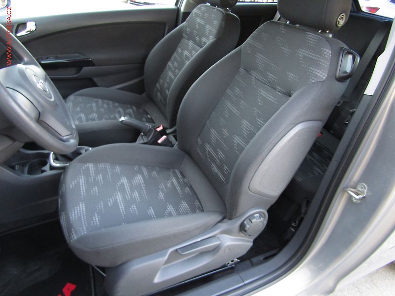 Opel Corsa (2012) 1.2 i, AC, park.asist - fotka 9 z 15